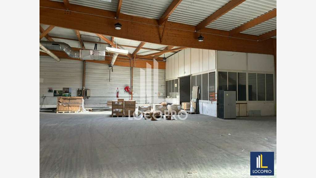 A louer bâtiment industriel ZI La Ferrière au Muy