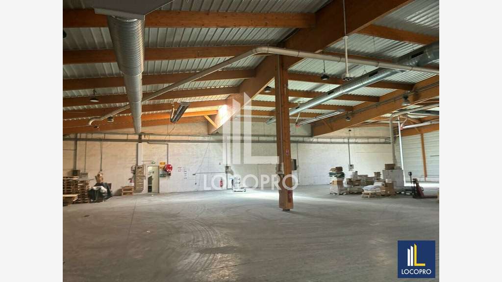 A louer bâtiment industriel ZI La Ferrière au Muy