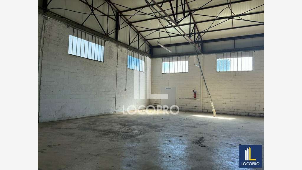 A louer bâtiment industriel ZI La Ferrière au Muy