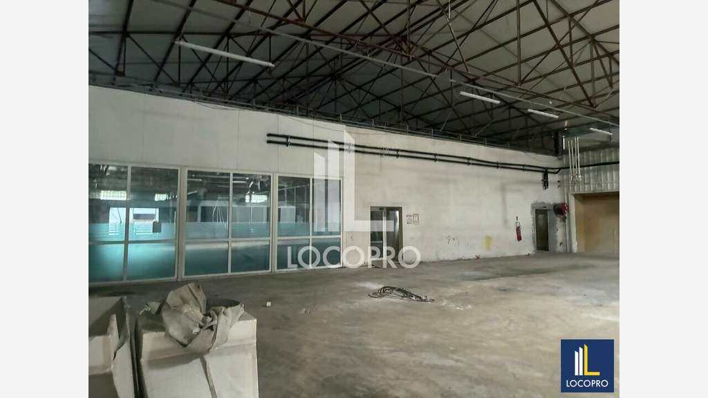 A louer bâtiment industriel ZI La Ferrière au Muy