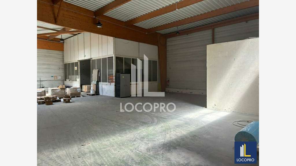 A louer bâtiment industriel ZI La Ferrière au Muy