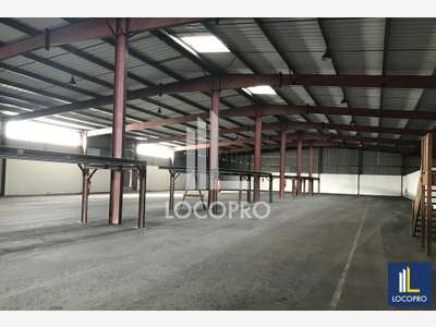 A louer entrepôt industriel 3700m² au Muy