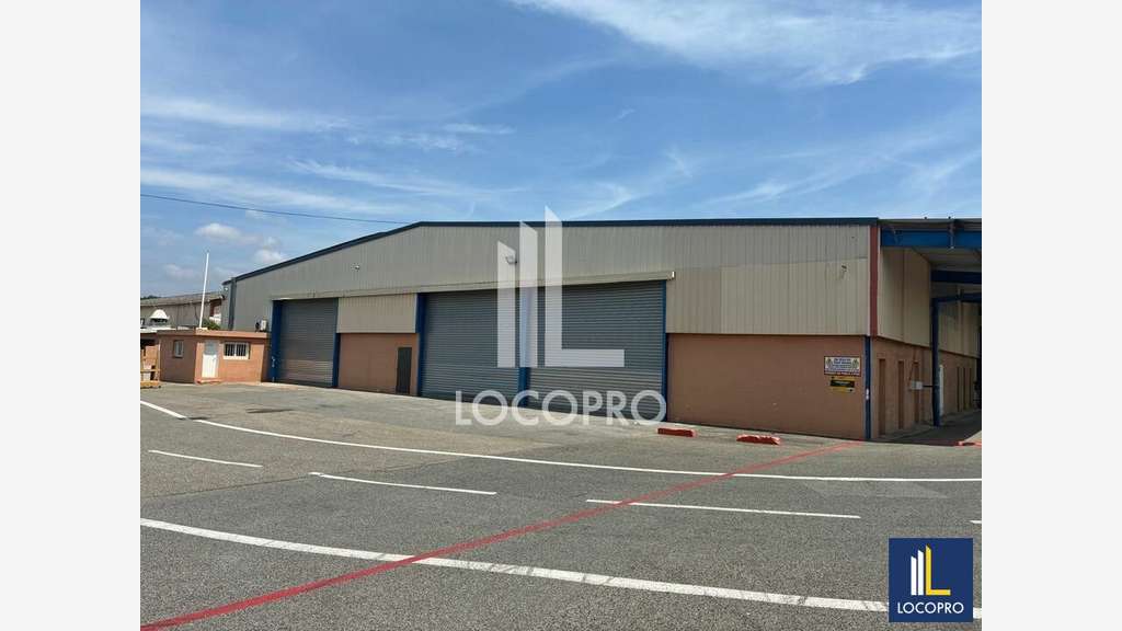 A louer entrepôt industriel 3700m² au Muy