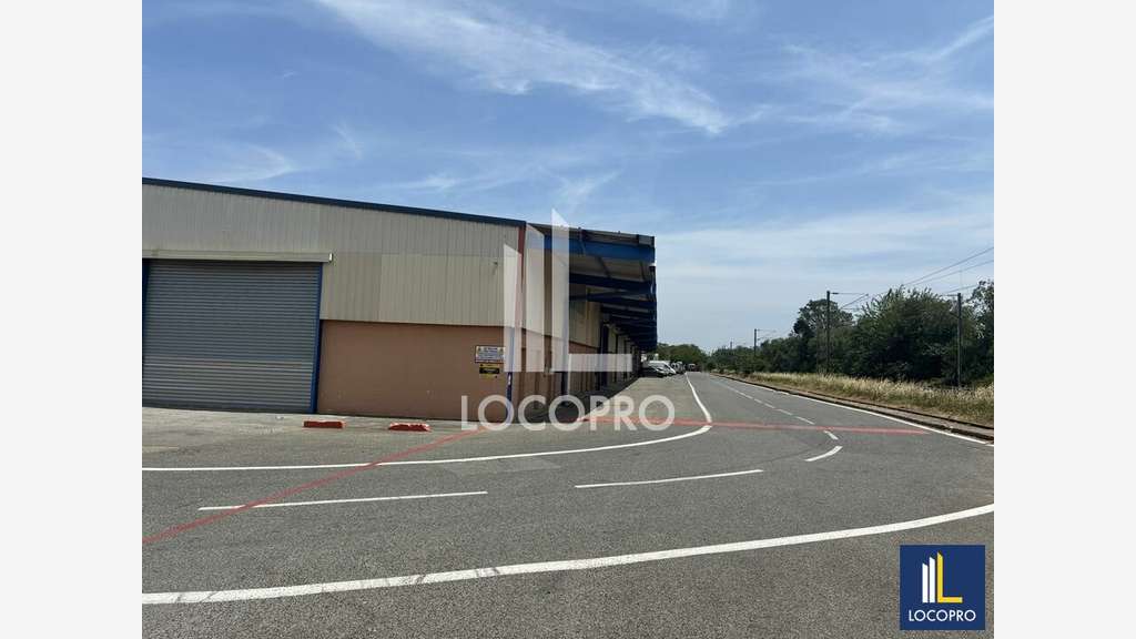 A louer entrepôt industriel 3700m² au Muy