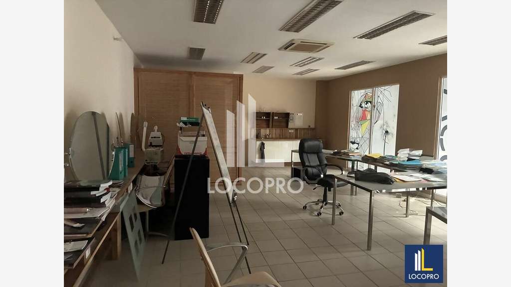 A louer entrepôt industriel 350m² au Muy  