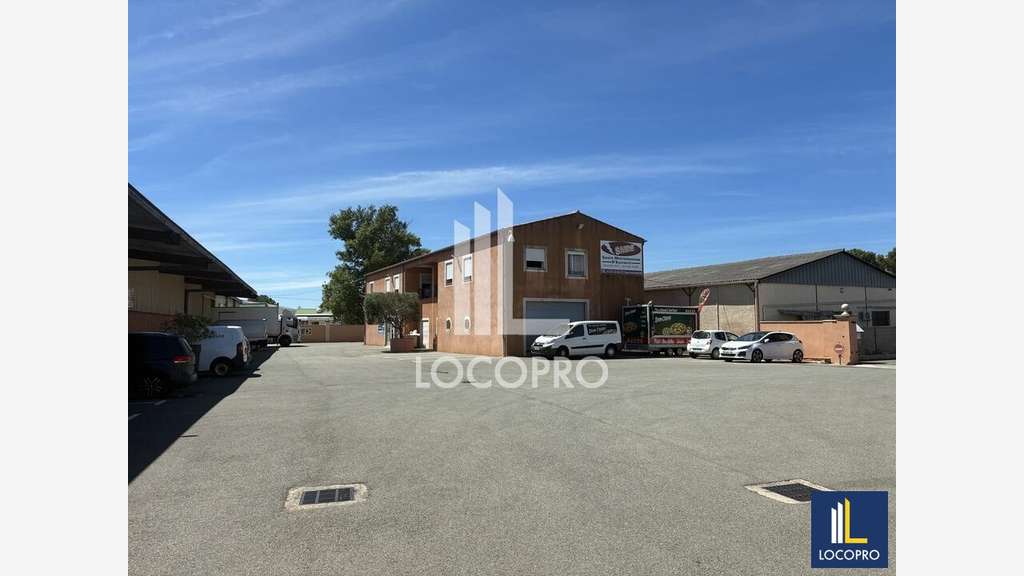 A louer entrepôt 1850m² en zone artisanale au Muy