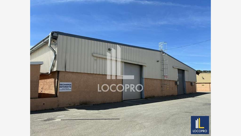 A louer entrepôt 1850m² en zone artisanale au Muy