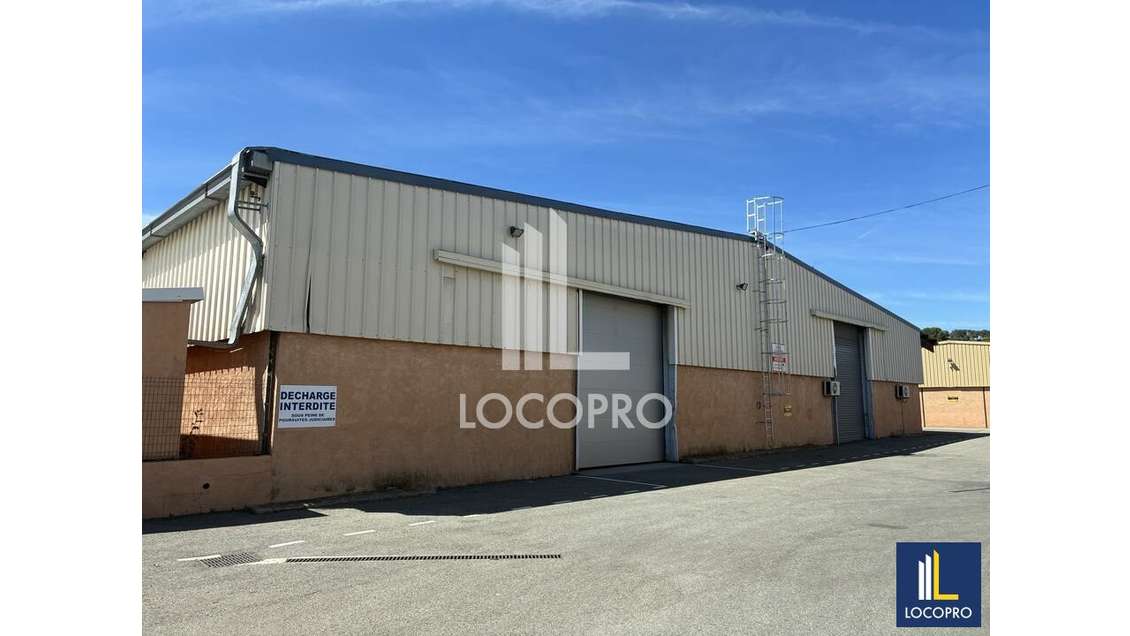A louer entrepôt 1850m² en zone artisanale au Muy