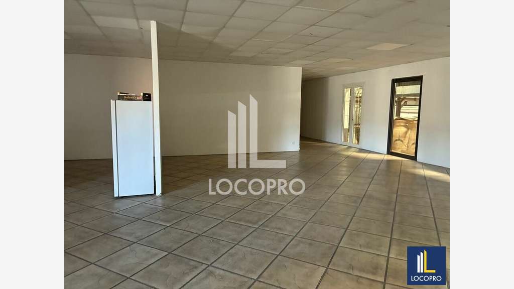 A louer entrepôt 1850m² en zone artisanale au Muy
