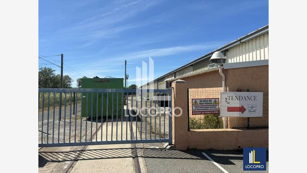 A louer entrepôt 1850m² en zone artisanale au Muy