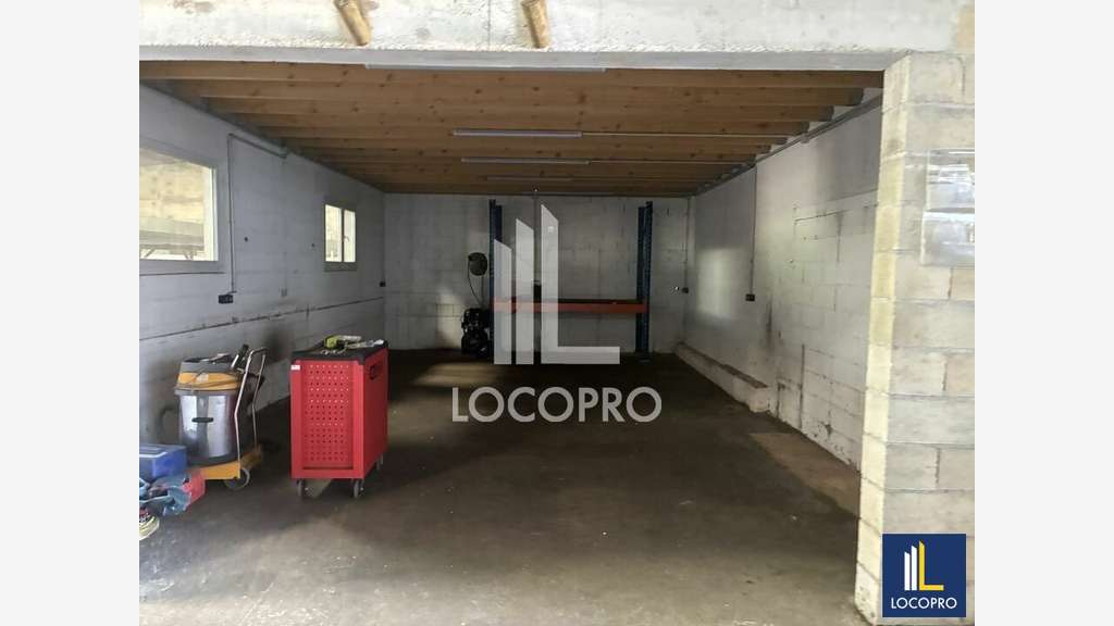 A louer entrepôt 1850m² en zone artisanale au Muy
