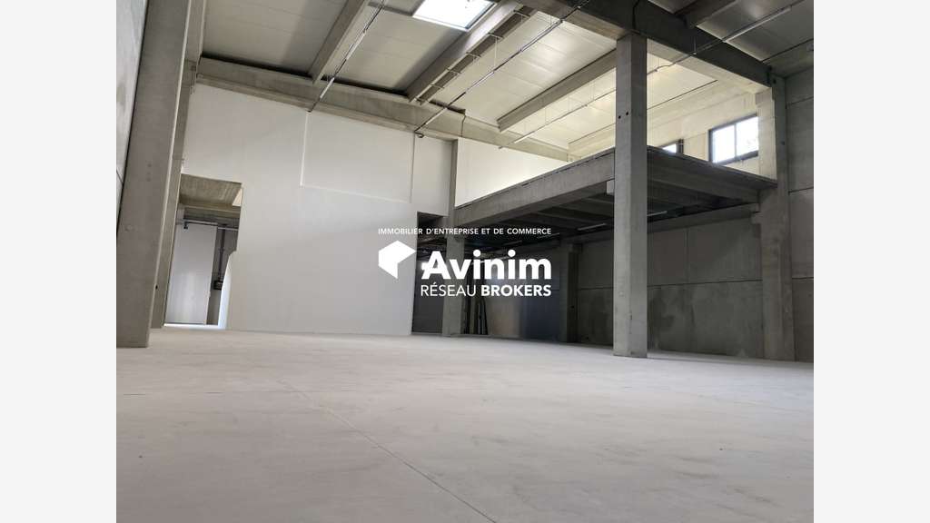 Local artisanal 550m² avec quai chargement au Muy