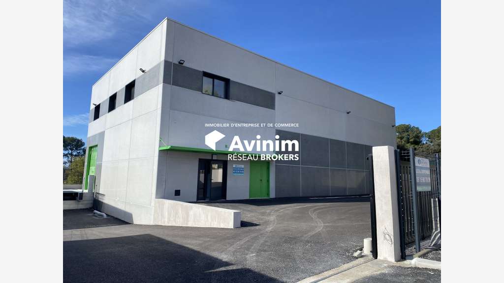 Local artisanal 550m² avec quai chargement au Muy