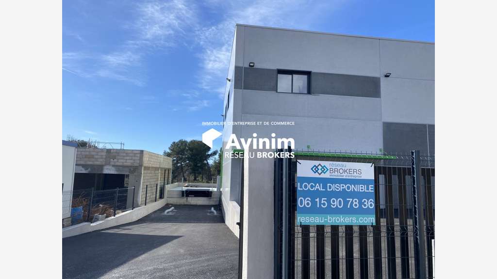 Local artisanal 550m² avec quai chargement au Muy