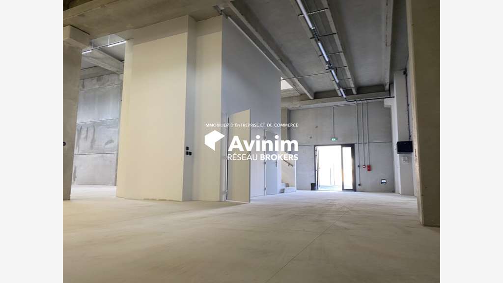 Local artisanal 550m² avec quai chargement au Muy