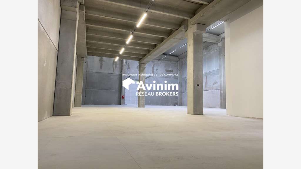 Local artisanal 550m² avec quai chargement au Muy