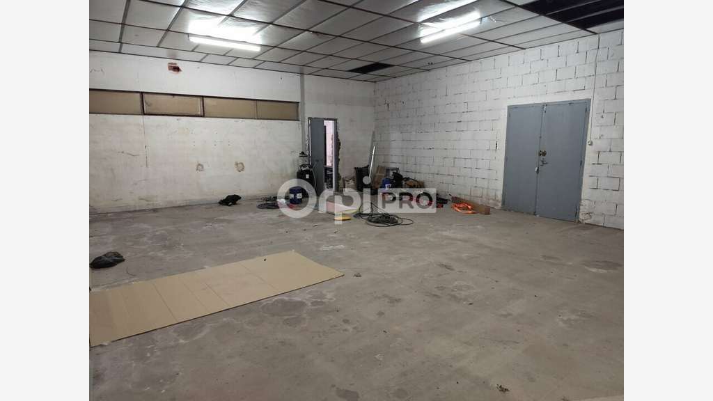 Local stockage 99m² à louer Le Palais-sur-Vienne