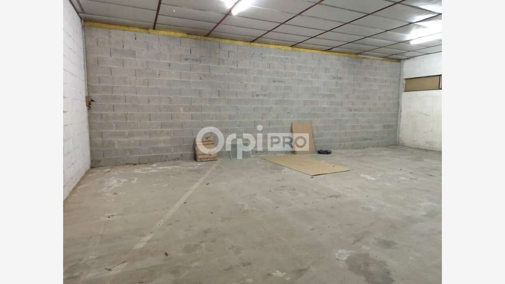 Local stockage 99m² à louer Le Palais-sur-Vienne