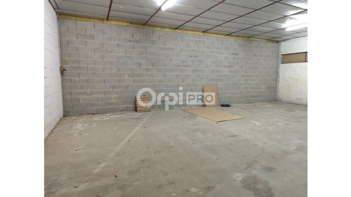 LE PALAIS-SUR-VIENNE - LOCAL D'ACTIVITE à louer