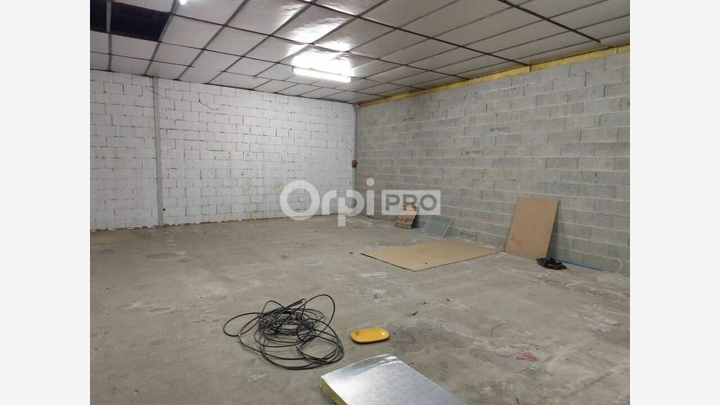 Local stockage 99m² à louer Le Palais-sur-Vienne