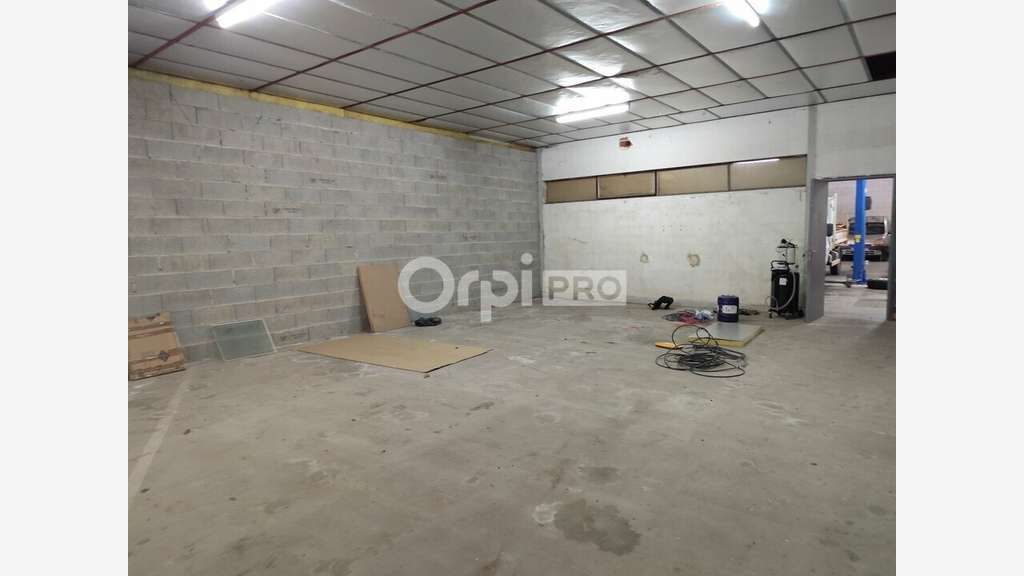 Local stockage 99m² à louer Le Palais-sur-Vienne