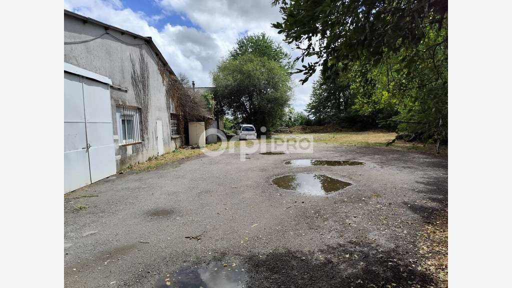 Local stockage 99m² à louer Le Palais-sur-Vienne