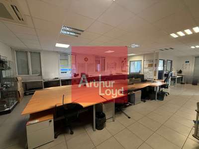 Local 194m² à louer empl stratégique au Passage