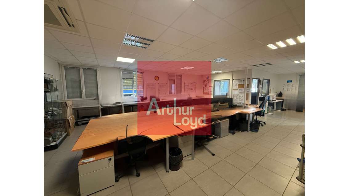 Local 194m² à louer empl stratégique au Passage