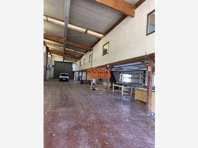 LOCAUX DE 520M²