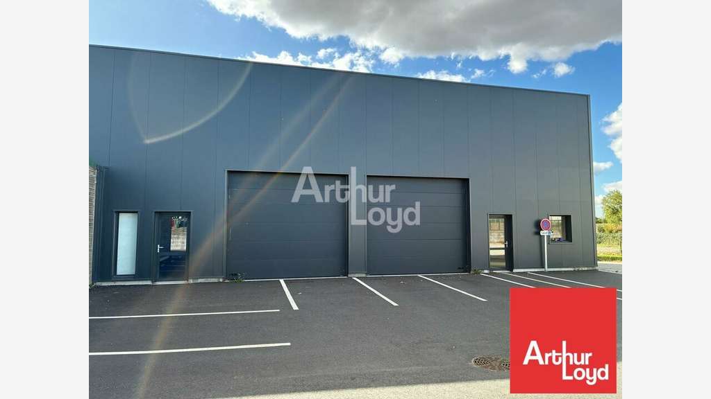 LOCAL D'ACTIVITE - A LOUER 252M² - POIRE SUR VIE