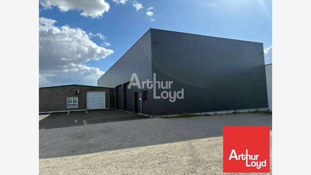 LOCAL D'ACTIVITE - A LOUER 252M² - POIRE SUR VIE