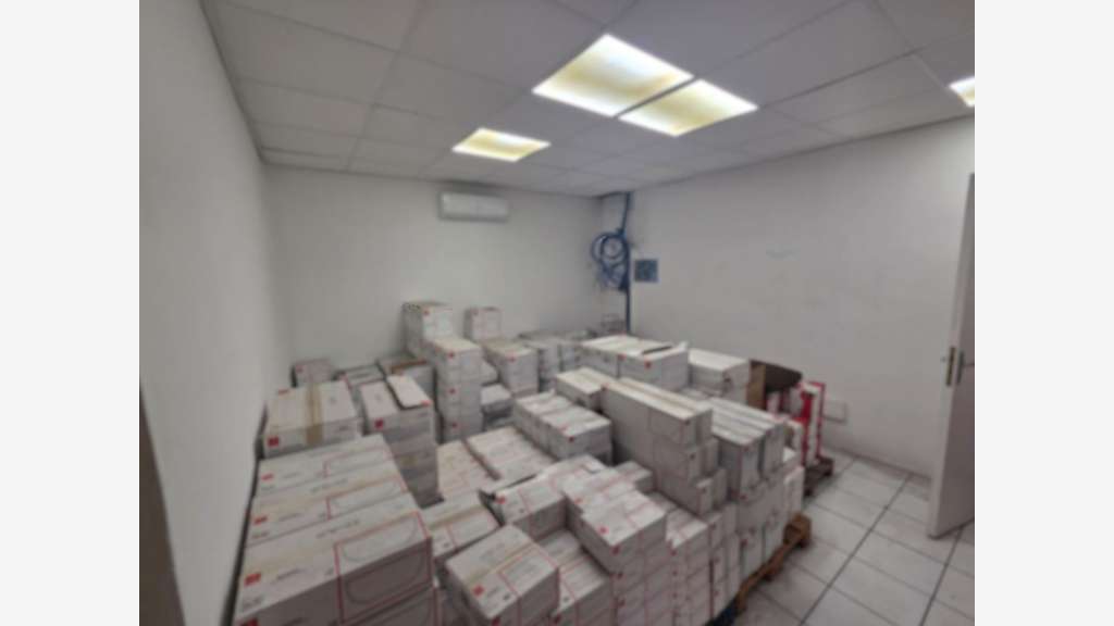 Local activités entreposage bureaux 250m² Le Port