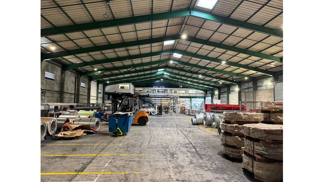 Entrepôt 2700 m² divisibles à partir de 750 m² Le