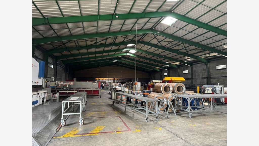 A louer entrepôt à partir de 750m² au Port