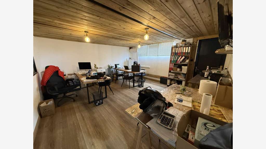 Entrepôt à louer 520m² avec mezzanine Le Port