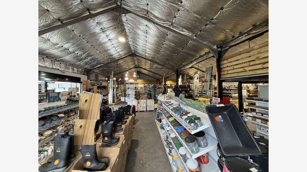Entrepôt à louer 520m² avec mezzanine Le Port