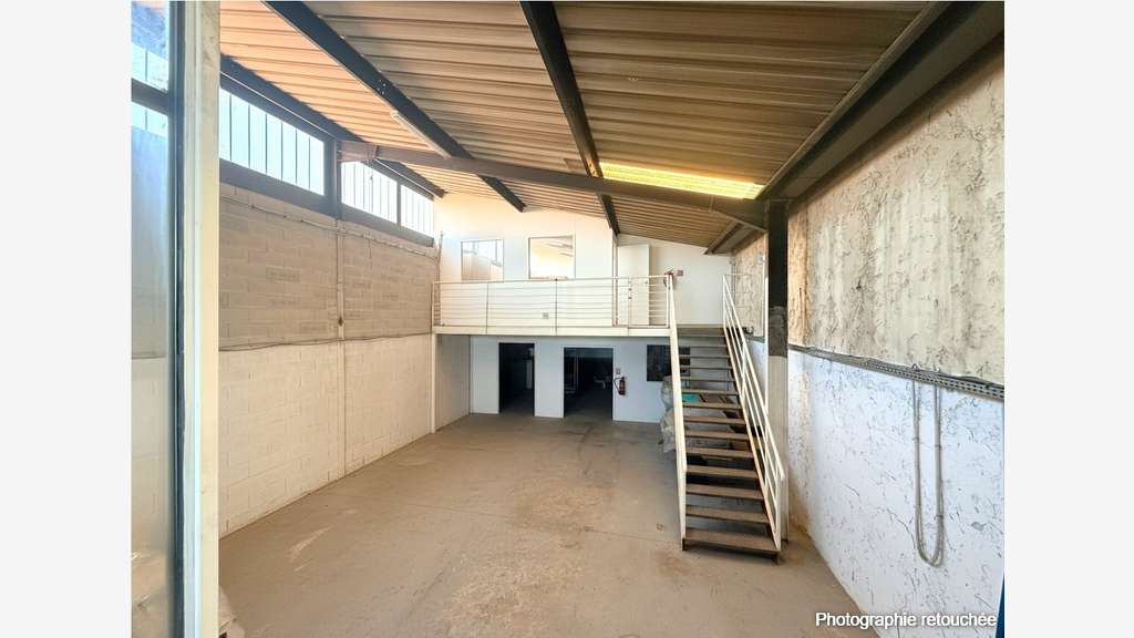 A louer local d'activité 210m² au Pradet
