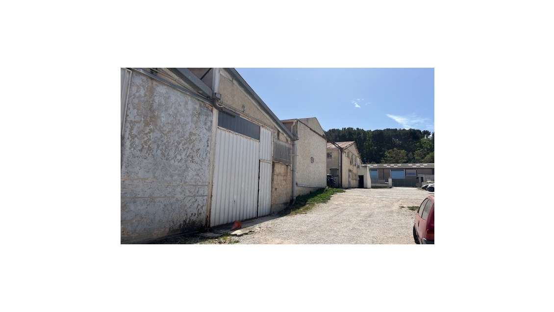 LOCAL D'ACTIVITÉ 210 M²