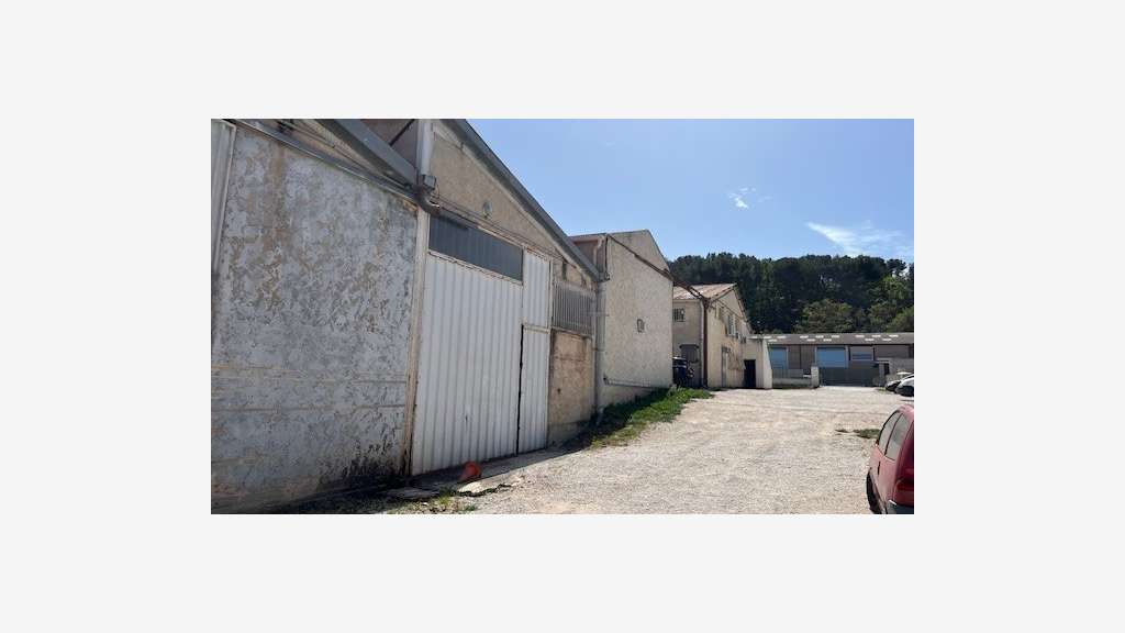 A louer local d'activité 210m² au Pradet