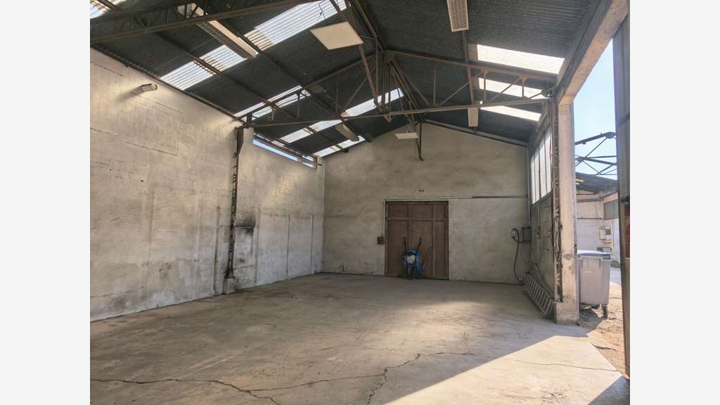 A louer 2 entrepôts de 110 et 125m² Le Pradet
