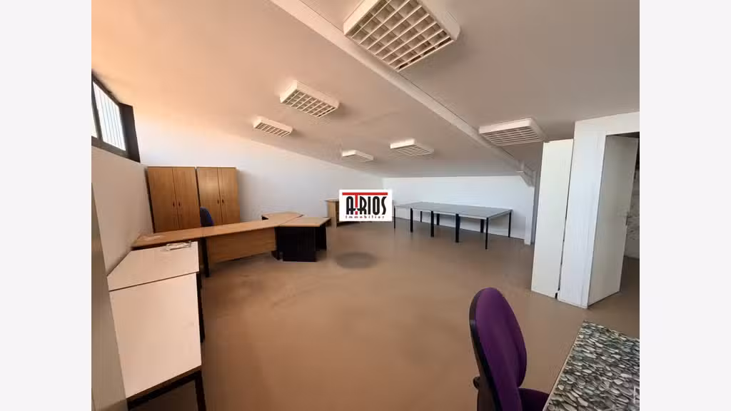 A louer local d'activité bureau de 210m² au Pradet