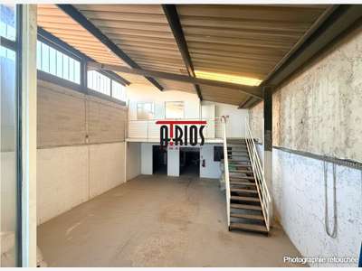 LOCAL D'ACTIVITÉ 210 M²