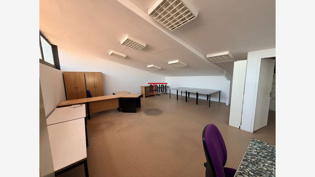 LOCAL D'ACTIVITÉ 210 M²