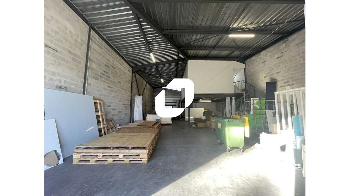 A louer Local d'activité 302m² Le taillan medoc