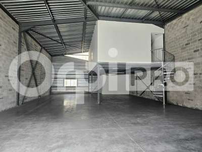 Local d'activité de 310m² à louer le Taillan-Médoc