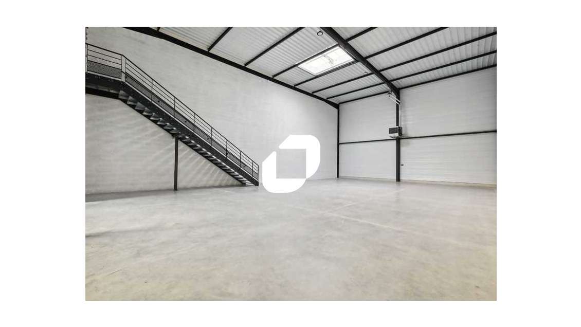 A louer Local d'activité 360m² Le thillay