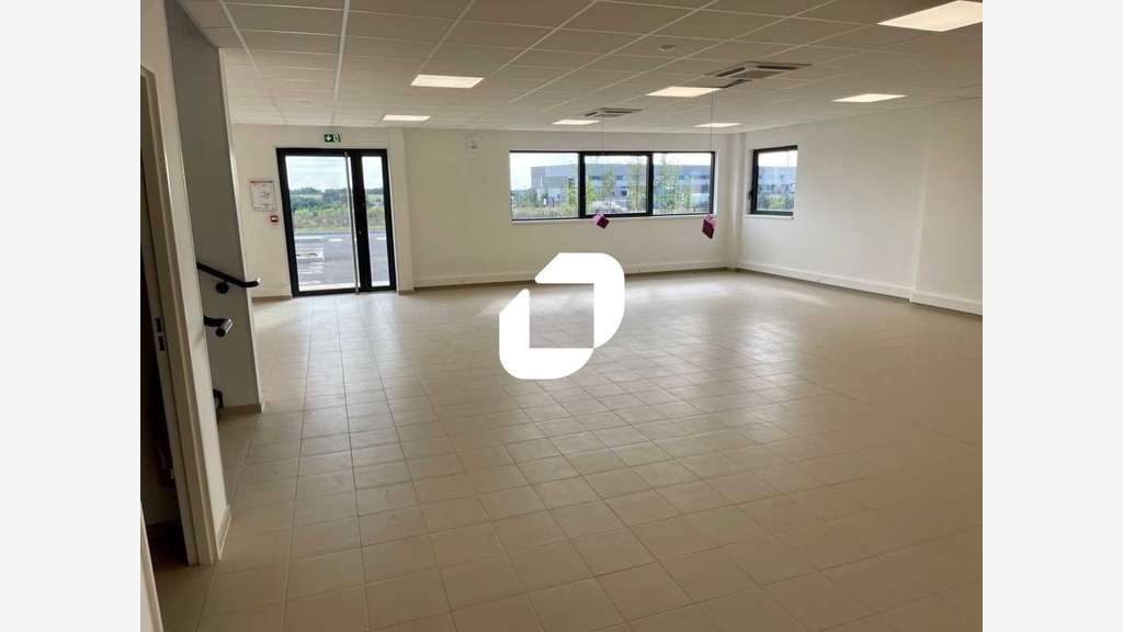 A louer Local d'activité 2617m² Le thillay