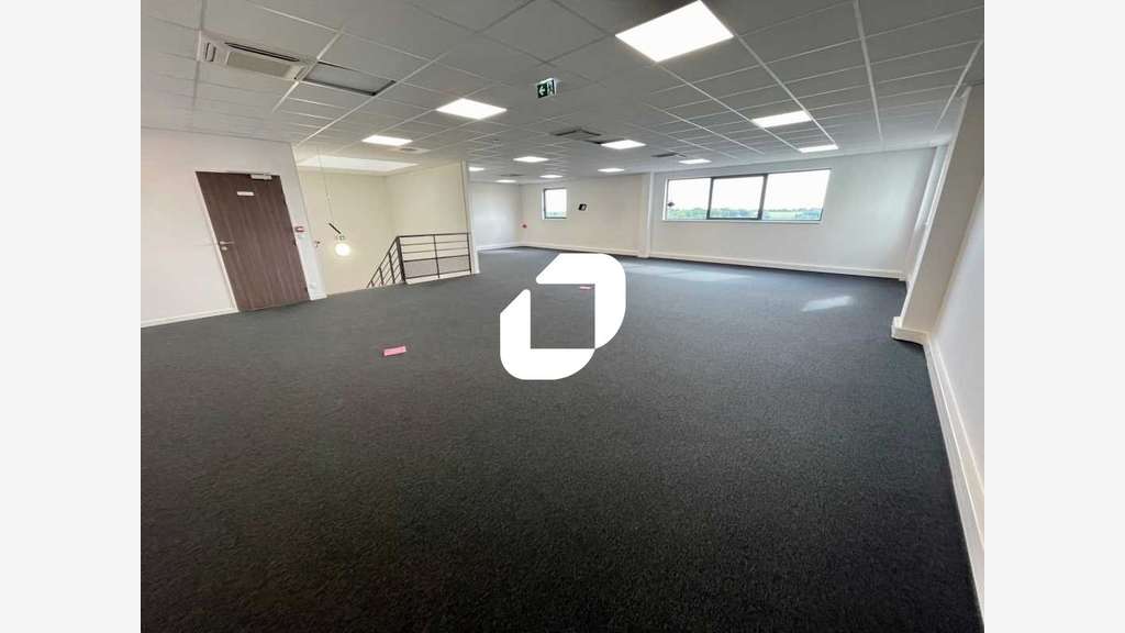 A louer Local d'activité 1307m² Le thillay