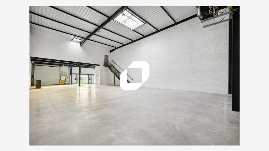 A louer Local d'activité 1572m² Le thillay