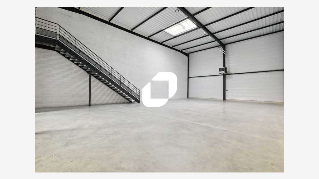 A louer Local d'activité 1572m² Le thillay